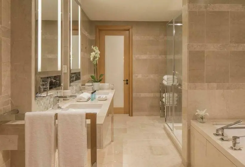سوئیت اجرایی با تخت کینگ, Four Seasons Hotel Tunis