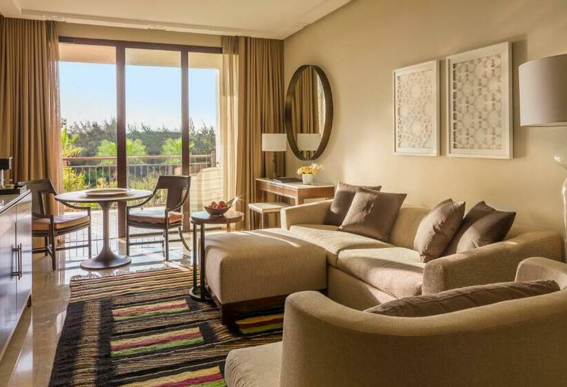 מיטת קינג בסוויטה, Four Seasons Hotel Tunis