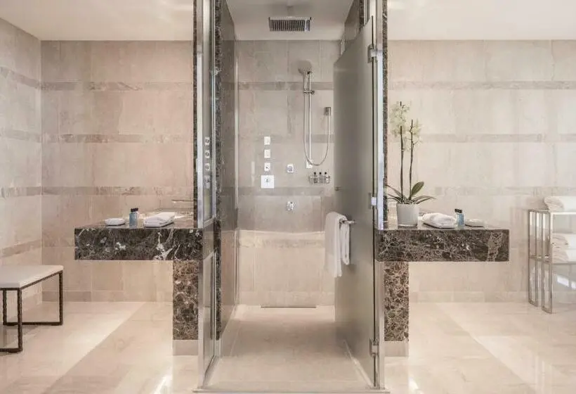سوئیت با تخت بزرگ, Four Seasons Hotel Tunis