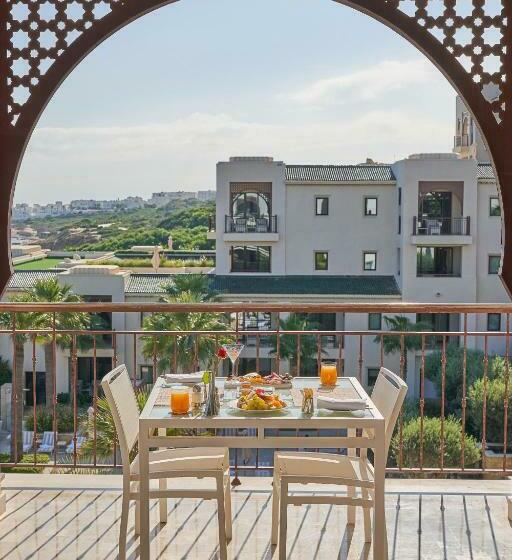 מיטת קינג בסוויטה, Four Seasons Hotel Tunis