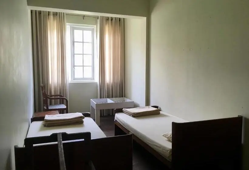 ルームシェアのワンベッド, Railway Lodge Hostel