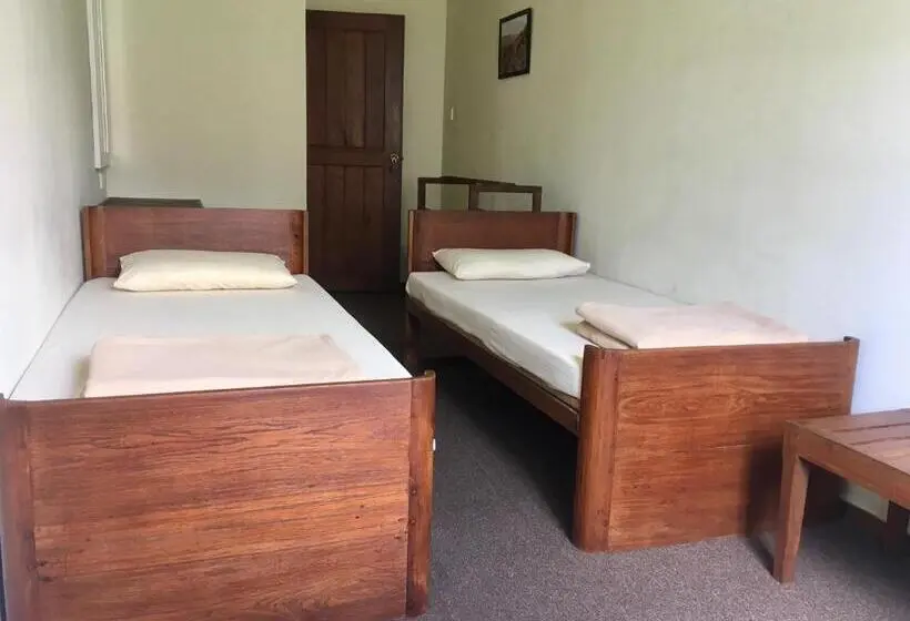 ルームシェアのワンベッド, Railway Lodge Hostel
