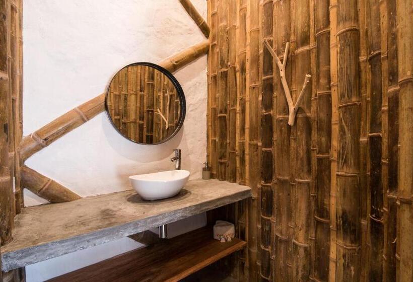 חדר משפחתי, San Agustin Masaya Collection