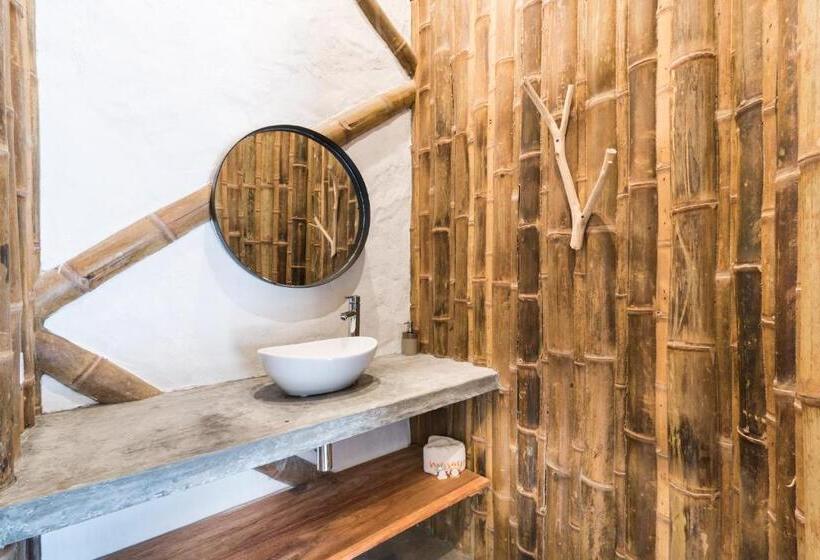 חדר משפחתי, San Agustin Masaya Collection