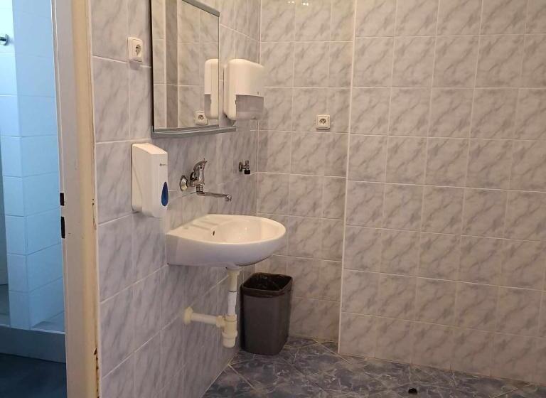 اتاق استاندارد با سرویس بهداشتی مشترک, Ubytovňa Nobelova