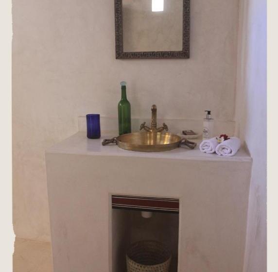 سوییت لوکس, Andavelo House