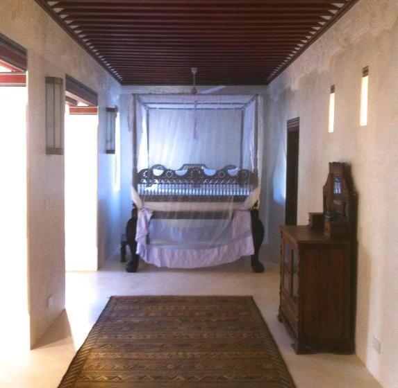 سوییت لوکس, Andavelo House