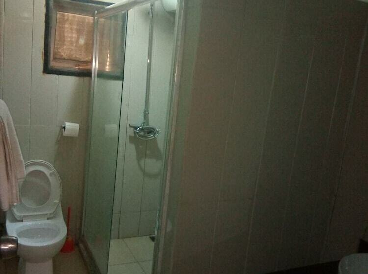 اتاق استاندارد با تخت دوبل, Crocodile Hotels And Restaurant Limited