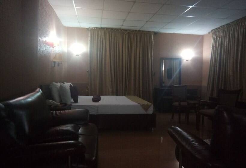 استودیوی استاندارد, Crocodile Hotels And Restaurant Limited