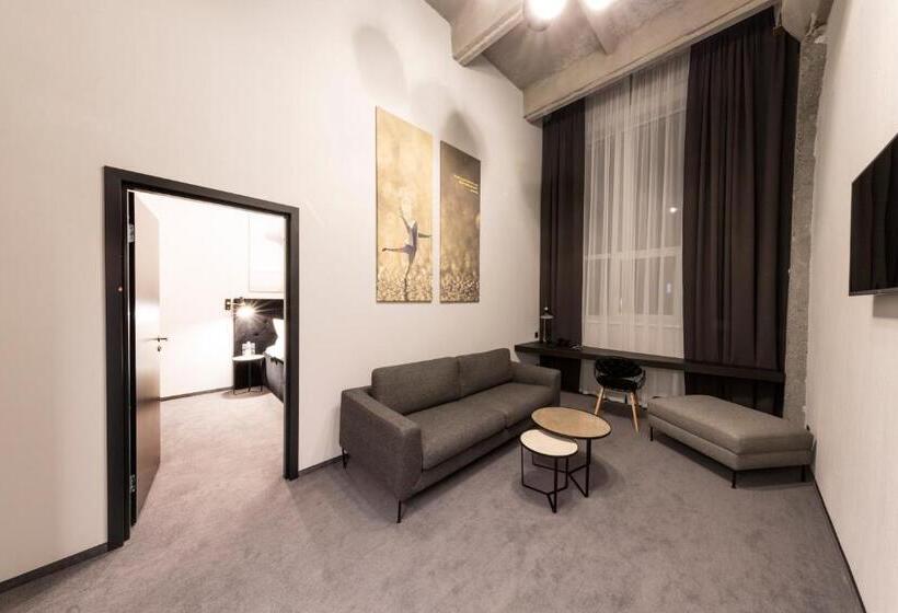 سوییت, Loop Hotel Vilnius