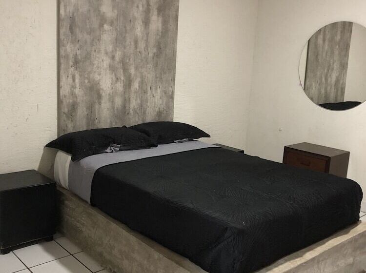 Deluxe Szoba, Matamoros