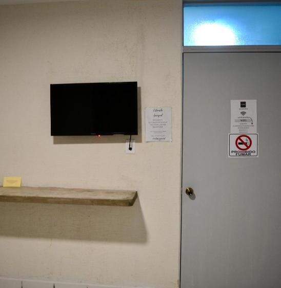 Deluxe Szoba, Matamoros