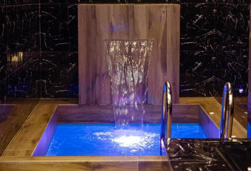 Люкс с Бассейном, Orei Private Suites Adult Only