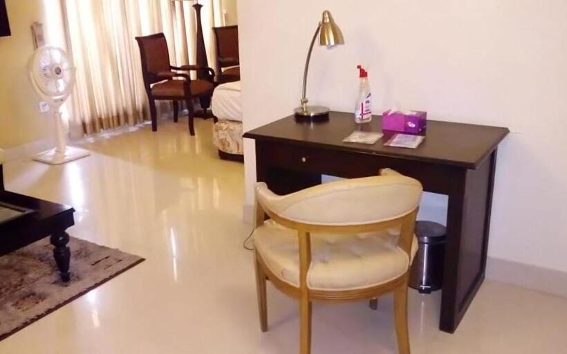 سوییت اجرایی, Desert Palm