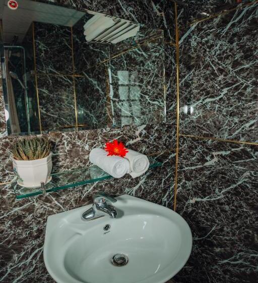 اتاق استاندارد سه نفره, Le Boutique Sapa