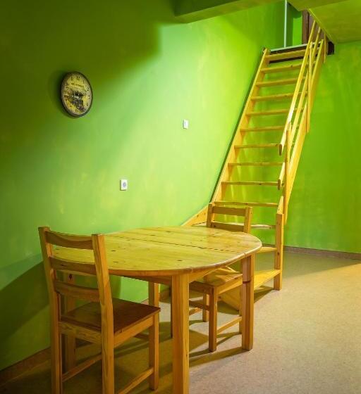 经济房, Lima Hostel Győr