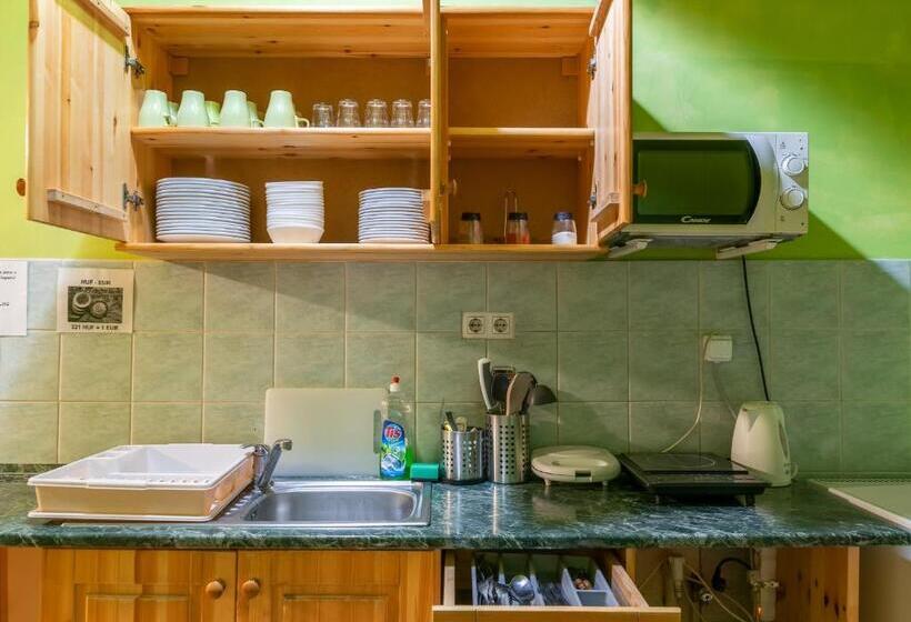 Номер Economy, Lima Hostel Győr