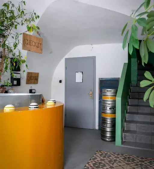 اتاق چهار تخته با دستشویی مشترک, Lima Hostel Győr