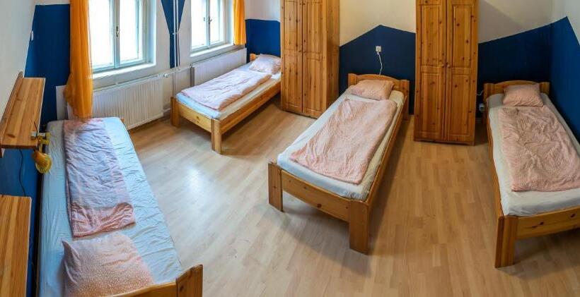 经济四人间 - 带共用浴室, Lima Hostel Győr