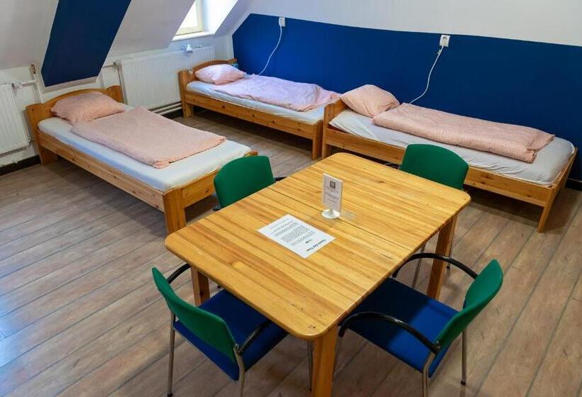 家庭间, Lima Hostel Győr