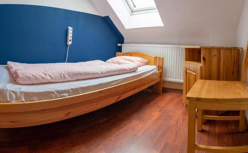 单人经济间, Lima Hostel Győr
