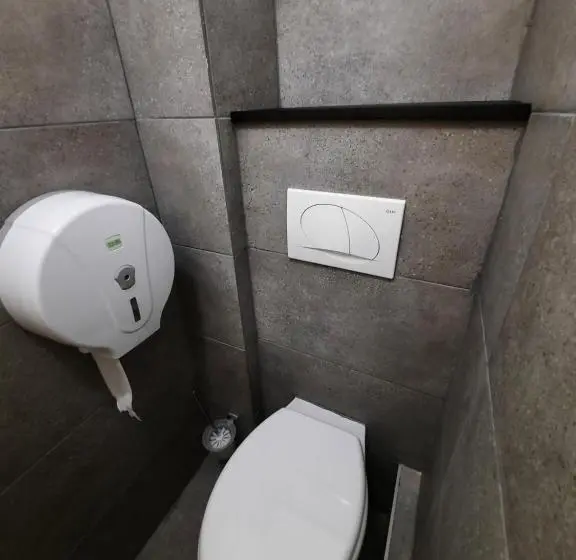 اتاق اکونومی, Lima Hostel Győr
