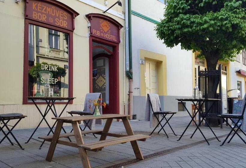 Четырехместный номер эконом класса с общей ванной комнатой, Lima Hostel Győr