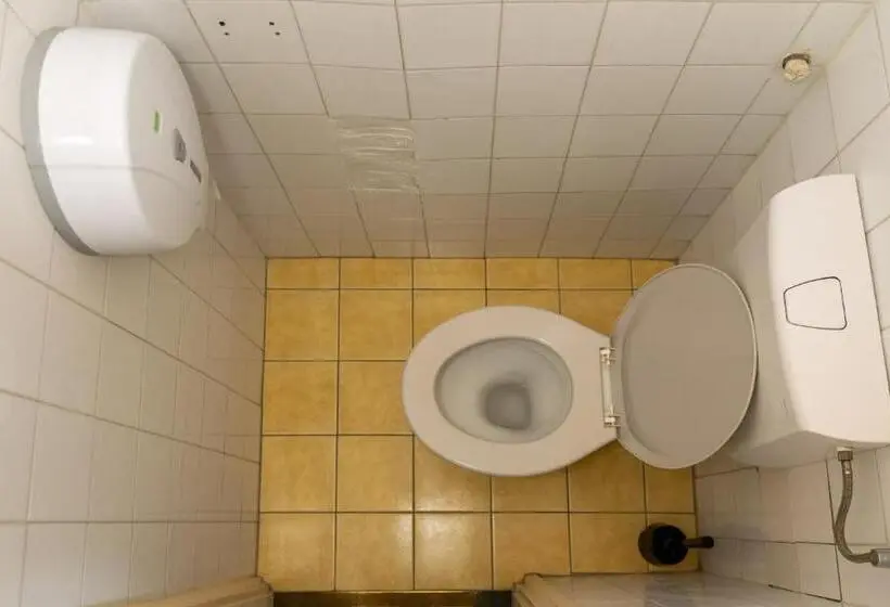 اتاق چهار تخته با دستشویی مشترک, Lima Hostel Győr