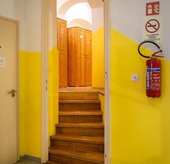 经济四人间 - 带共用浴室, Lima Hostel Győr