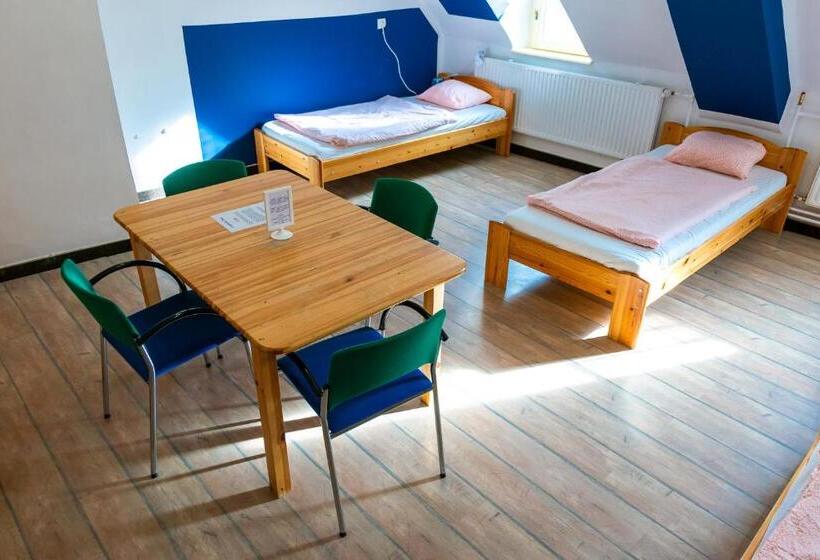 家庭间, Lima Hostel Győr
