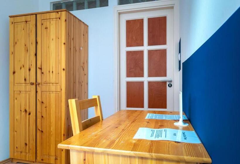 标准单人间, Lima Hostel Győr