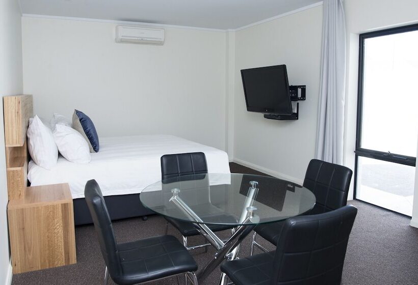 Семейный Полулюкс, The Griff Motel