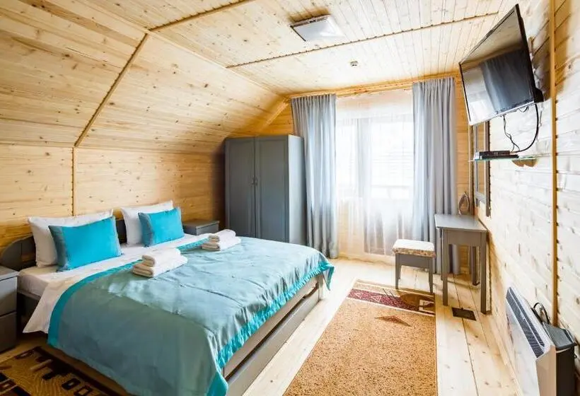 Talo 2 Makuuhuonetta, Family Hotel Cascad
