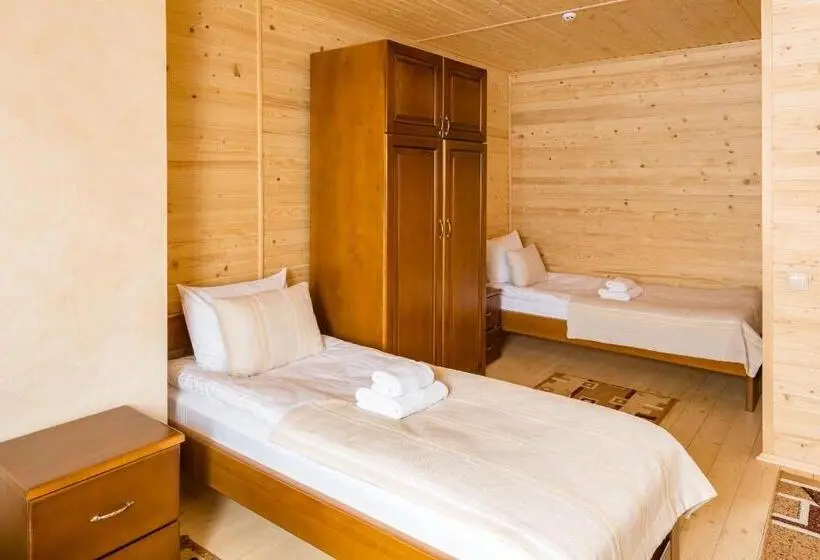 Talo 2 Makuuhuonetta, Family Hotel Cascad