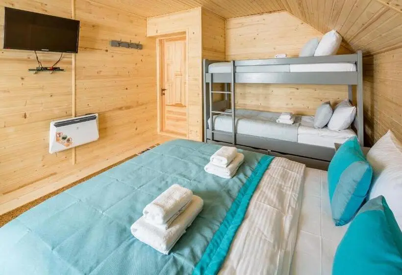 Talo 2 Makuuhuonetta, Family Hotel Cascad