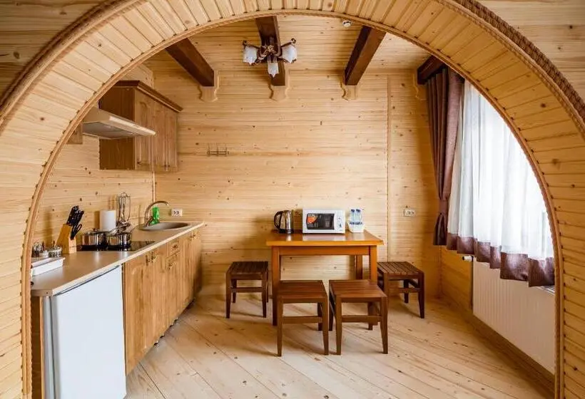 Talo 2 Makuuhuonetta, Family Hotel Cascad