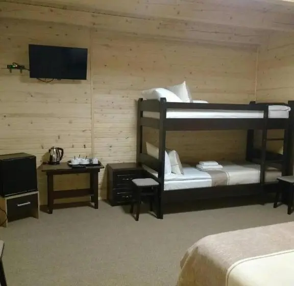 Standard Neljän Hengen Huone, Family Hotel Cascad