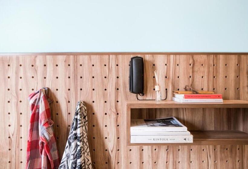 Superior Tent, Cara Cara Inn