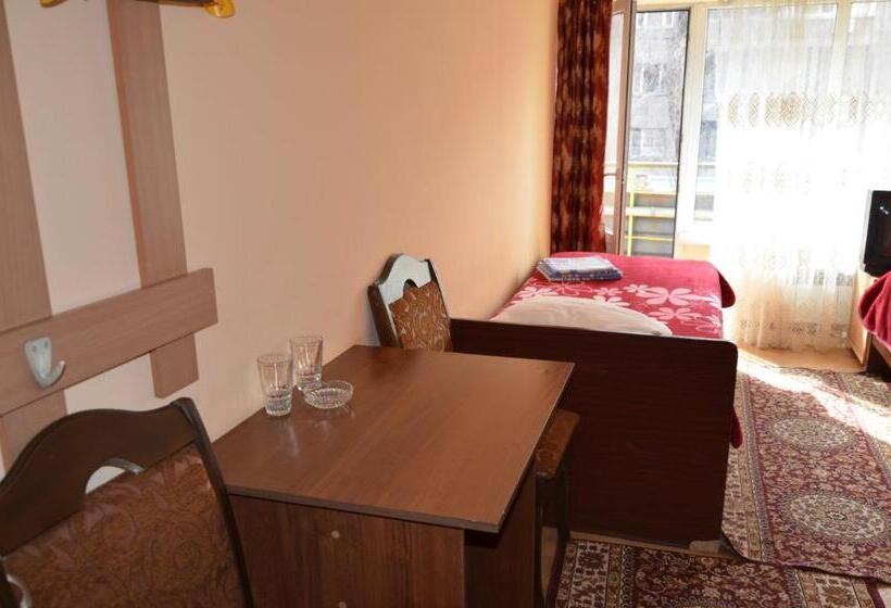 اتاق کلاسیک سه تخته, Kezdesu