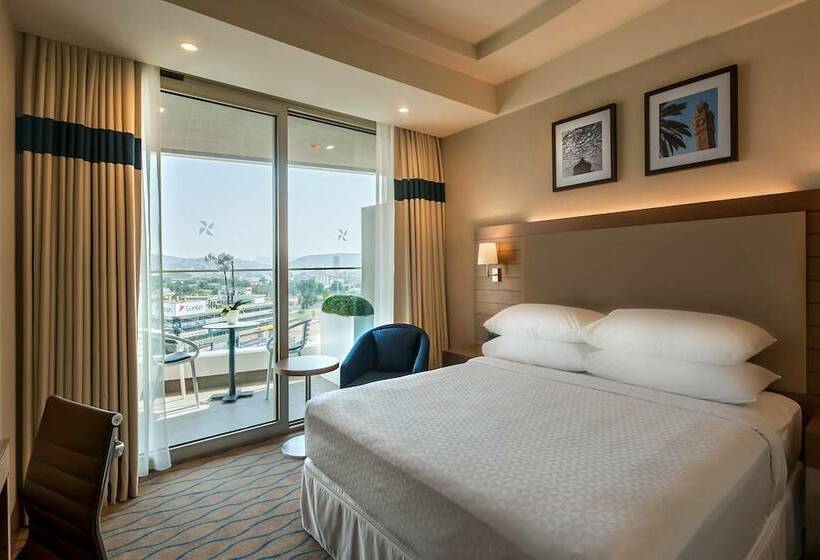 シティビューのダブルベッドスタンダードルーム, Four Points By Sheraton Izmir