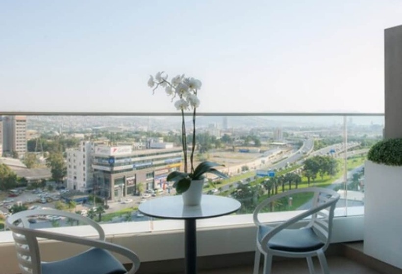 シティビューのダブルベッドスタンダードルーム, Four Points By Sheraton Izmir