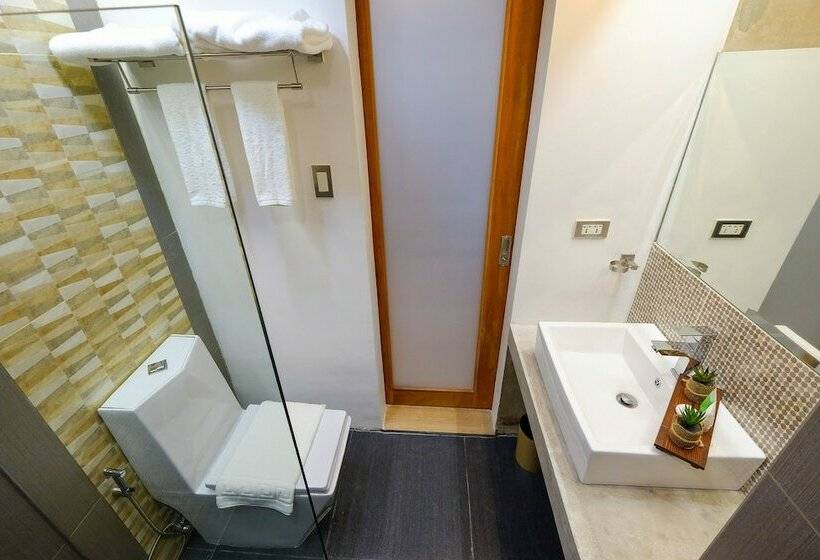 اتاق لوکس, Heroes