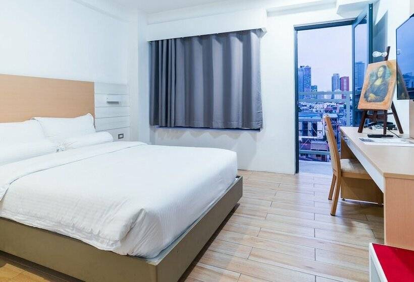 اتاق لوکس, Heroes