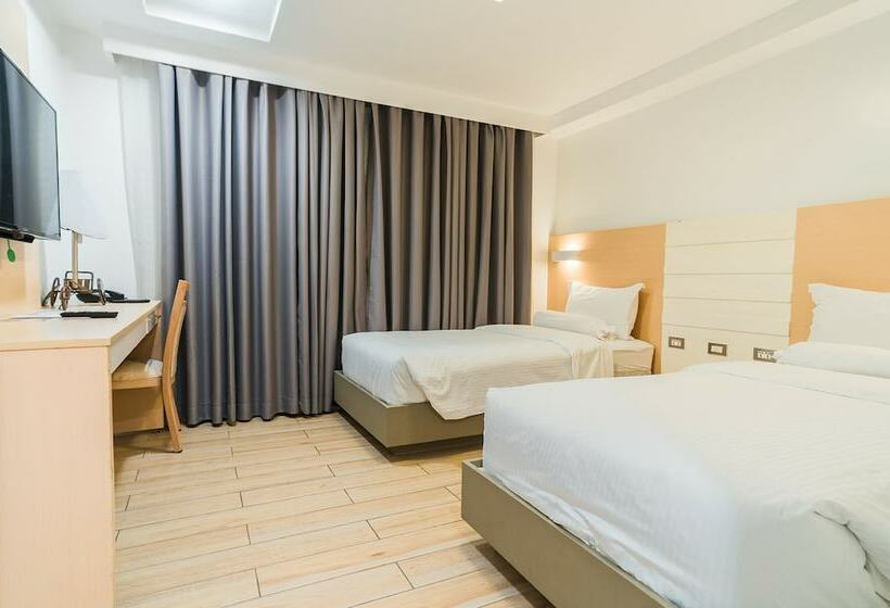 اتاق سوپریور, Heroes