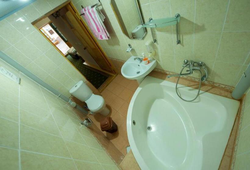 스탠다드 룸, Nasriddin Navruz