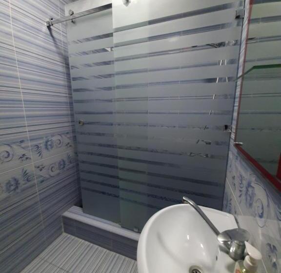 스탠다드 룸, Nasriddin Navruz