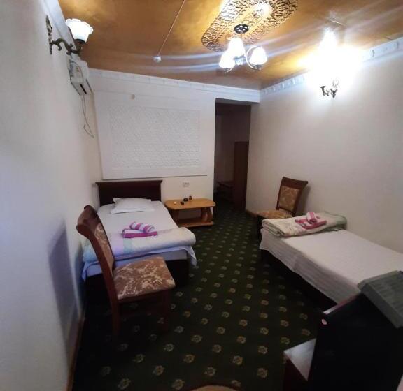 اتاق استاندارد, Nasriddin Navruz
