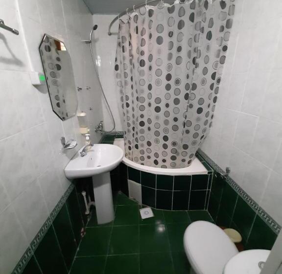 디럭스 룸, Nasriddin Navruz