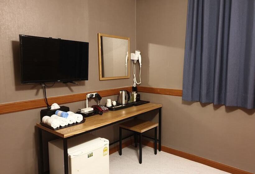 패밀리 룸, Motel Good Guy