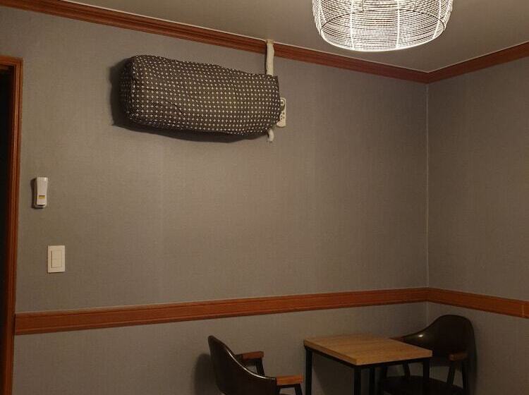 패밀리 룸, Motel Good Guy